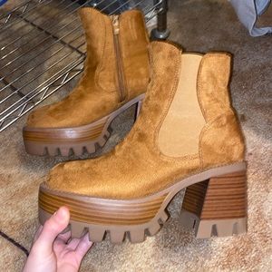 Charlotte Russe Sued Platforms